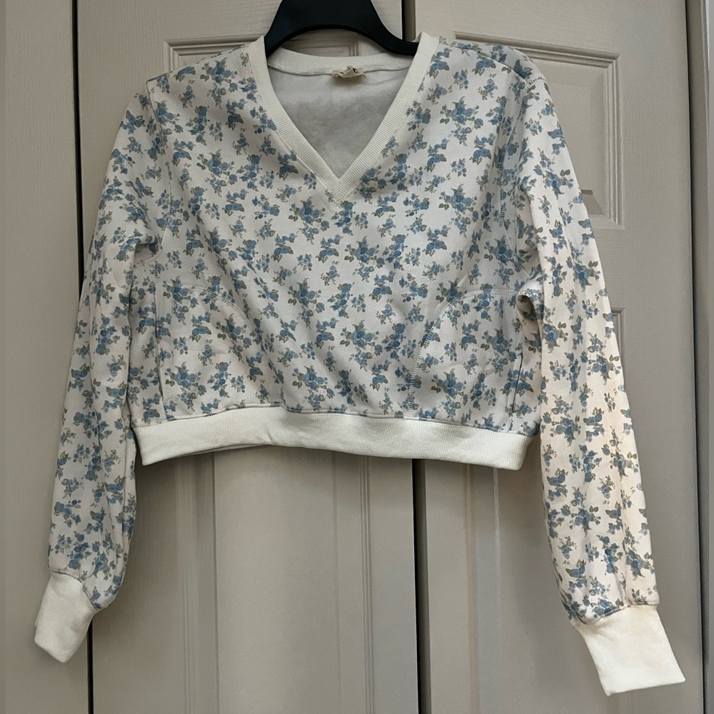 NWOT - Peach Love California - Light Blue Floral Fleece Sweatshirt -Womans Small - Picture 2 of 5